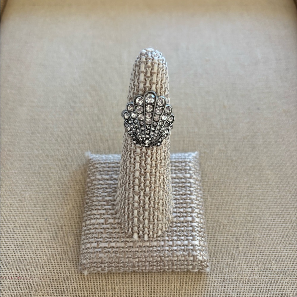 Chloe + Isabel Paloma‎ Ring size: 7